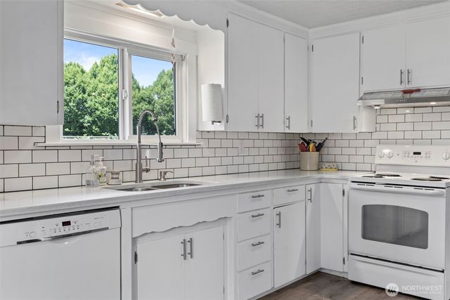 706 Harrison Street, Sumner, WA 98390