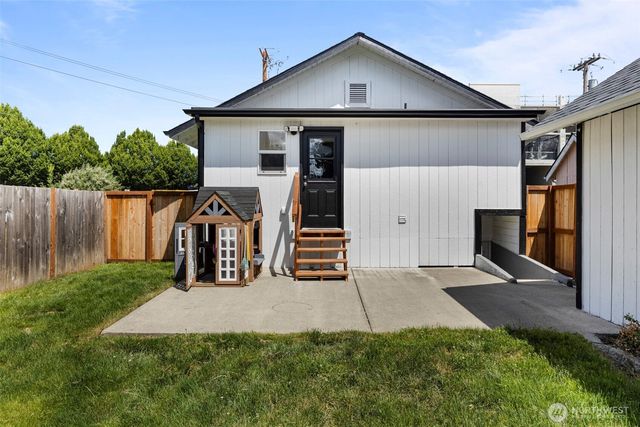 706 Harrison Street, Sumner, WA 98390