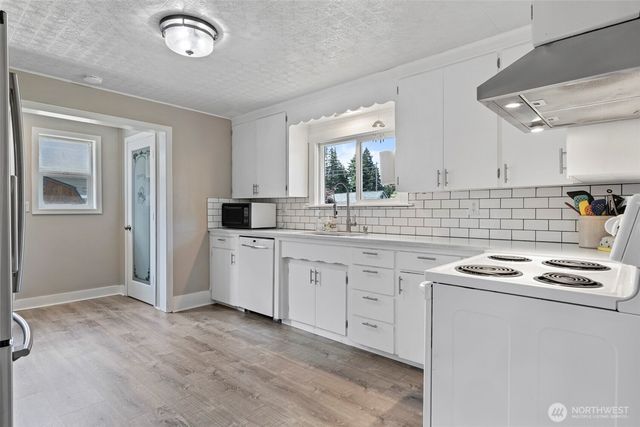706 Harrison Street, Sumner, WA 98390