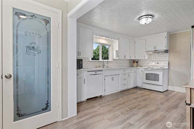 706 Harrison Street, Sumner, WA 98390