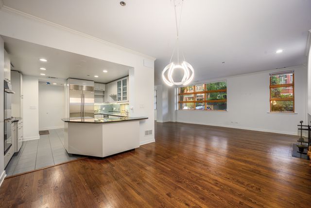 2100 N Racine Avenue 1A, Chicago, IL 60614