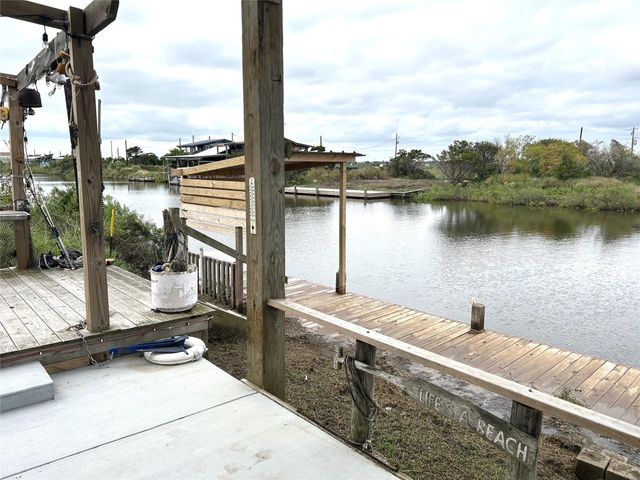 62 Oceania Street, Sargent, TX 77414