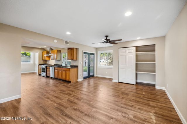 4425 BEACON Drive W, Jacksonville, FL 32225