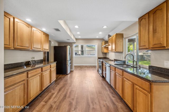 4425 BEACON Drive W, Jacksonville, FL 32225