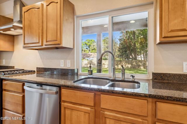 4425 BEACON Drive W, Jacksonville, FL 32225