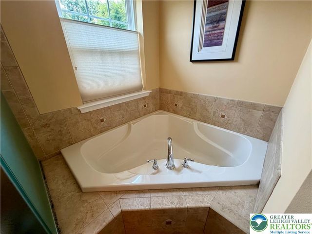 3209 Olympic Drive, Lower Macungie Twp, PA 18049