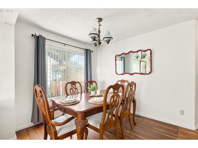 825 S BRIDGE St, Sheridan, OR 97378