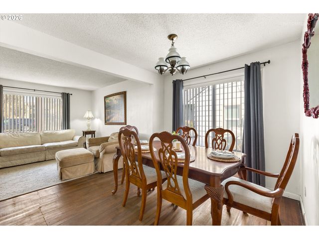 825 S BRIDGE St, Sheridan, OR 97378