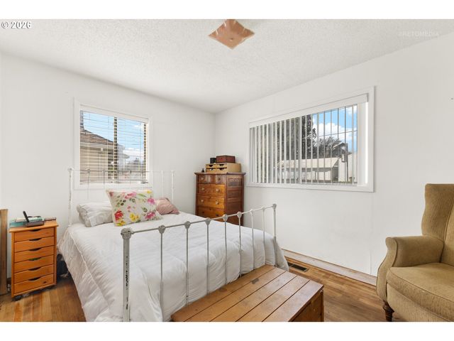 825 S BRIDGE St, Sheridan, OR 97378