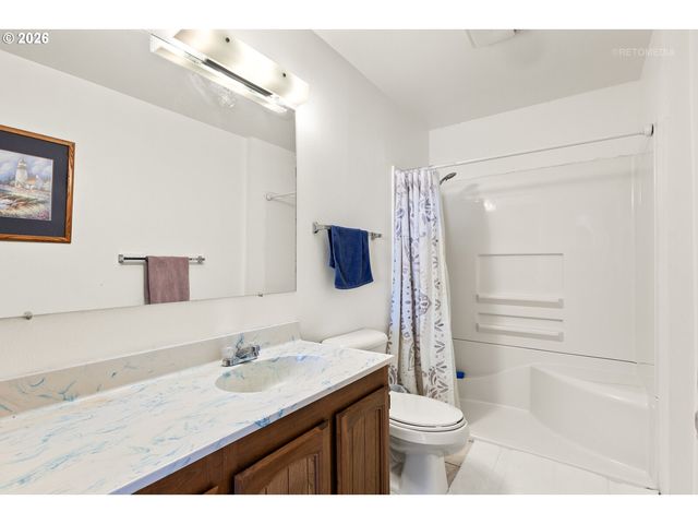 825 S BRIDGE St, Sheridan, OR 97378