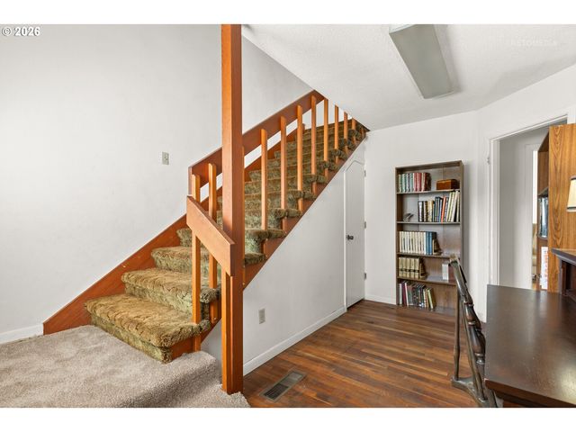 825 S BRIDGE St, Sheridan, OR 97378