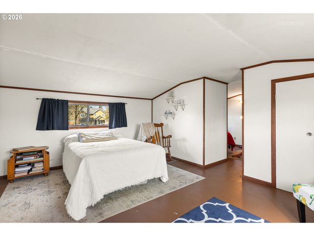 825 S BRIDGE St, Sheridan, OR 97378