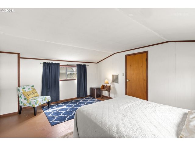825 S BRIDGE St, Sheridan, OR 97378