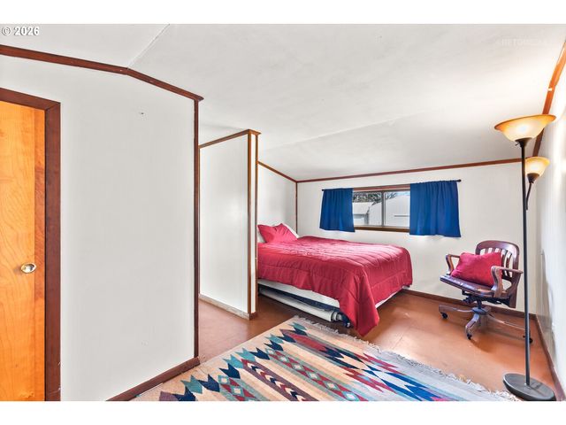 825 S BRIDGE St, Sheridan, OR 97378
