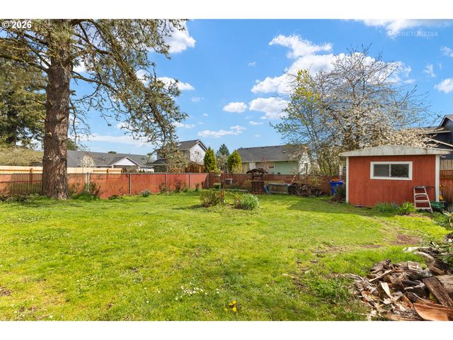 825 S BRIDGE St, Sheridan, OR 97378