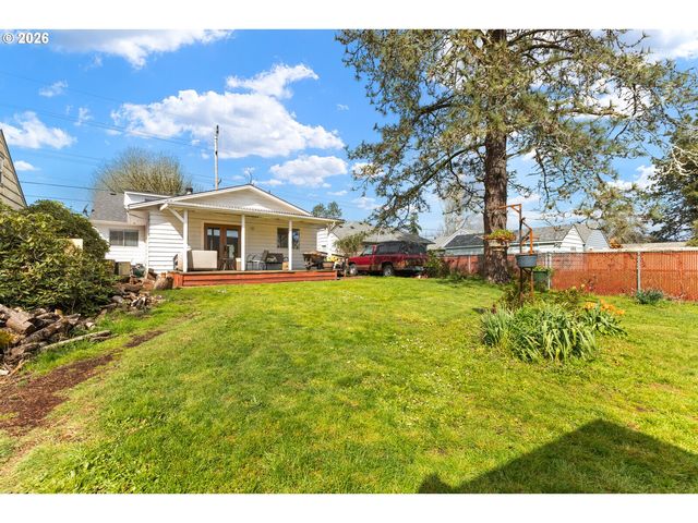 825 S BRIDGE St, Sheridan, OR 97378