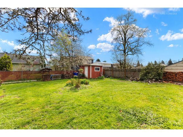 825 S BRIDGE St, Sheridan, OR 97378
