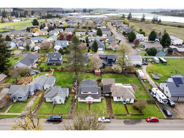 825 S BRIDGE St, Sheridan, OR 97378