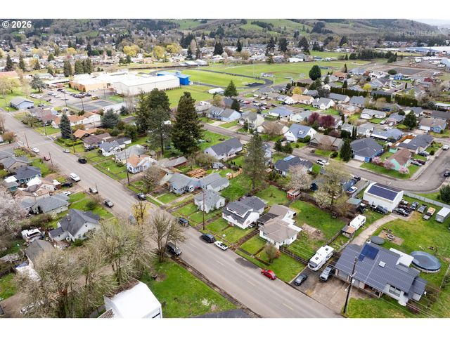 825 S BRIDGE St, Sheridan, OR 97378