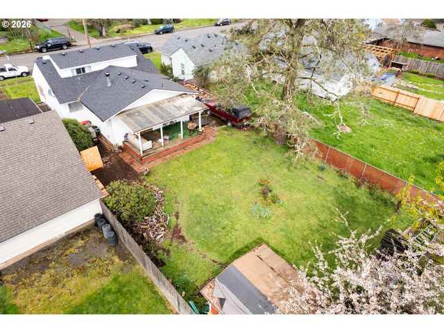 825 S BRIDGE St, Sheridan, OR 97378