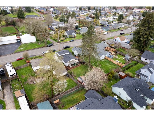 825 S BRIDGE St, Sheridan, OR 97378