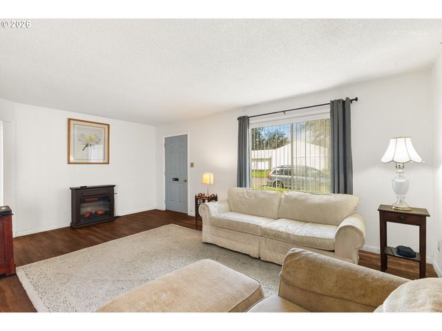 825 S BRIDGE St, Sheridan, OR 97378