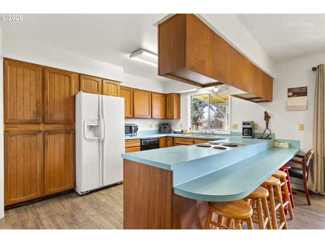 825 S BRIDGE St, Sheridan, OR 97378