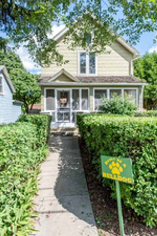 604 2nd Street N, Libertyville, IL 60048