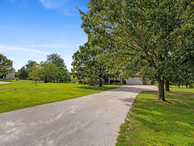 1108 Fresno Circle, Stockton, MO 65785