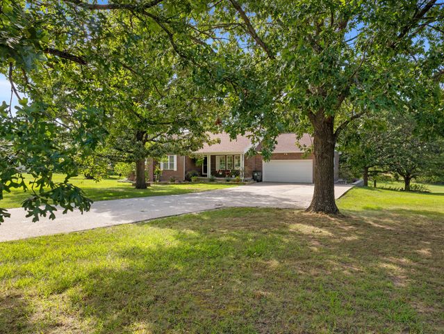 1108 Fresno Circle, Stockton, MO 65785