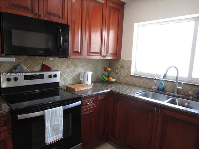 11130 NW 38th St, Coral Springs, FL 33065