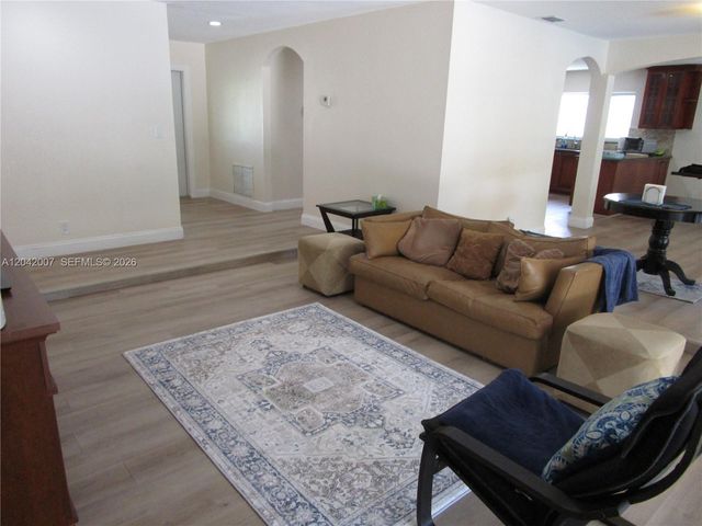 11130 NW 38th St, Coral Springs, FL 33065