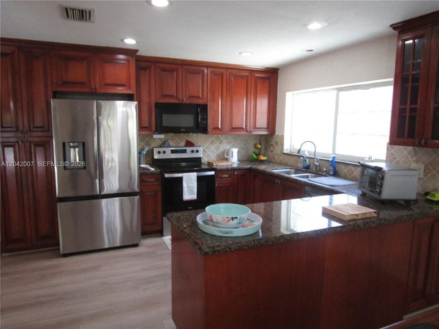 11130 NW 38th St, Coral Springs, FL 33065
