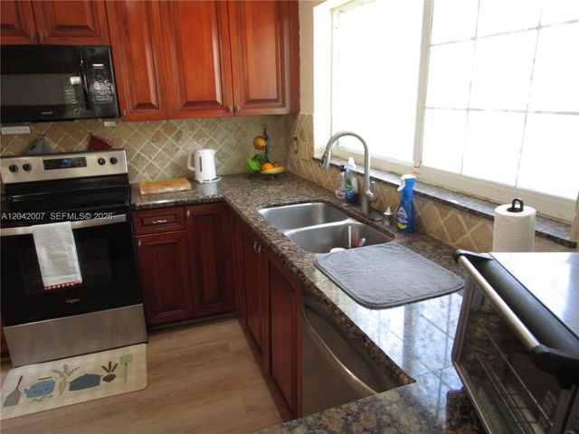11130 NW 38th St, Coral Springs, FL 33065