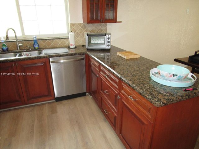 11130 NW 38th St, Coral Springs, FL 33065