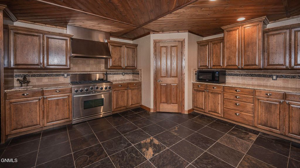 10000 76th Avenue SE, Bismarck, ND 58504 photo 18