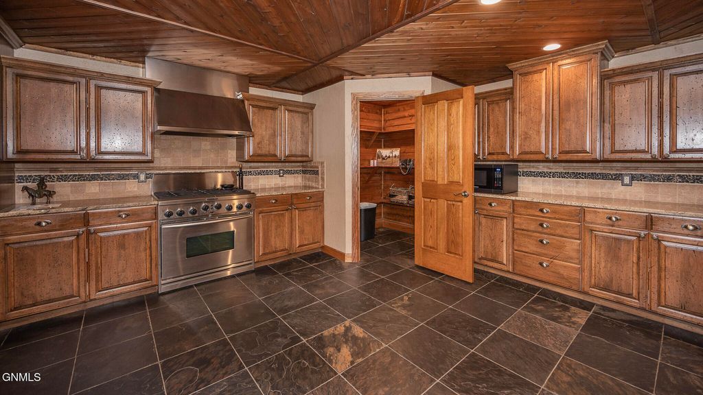 10000 76th Avenue SE, Bismarck, ND 58504 photo 19