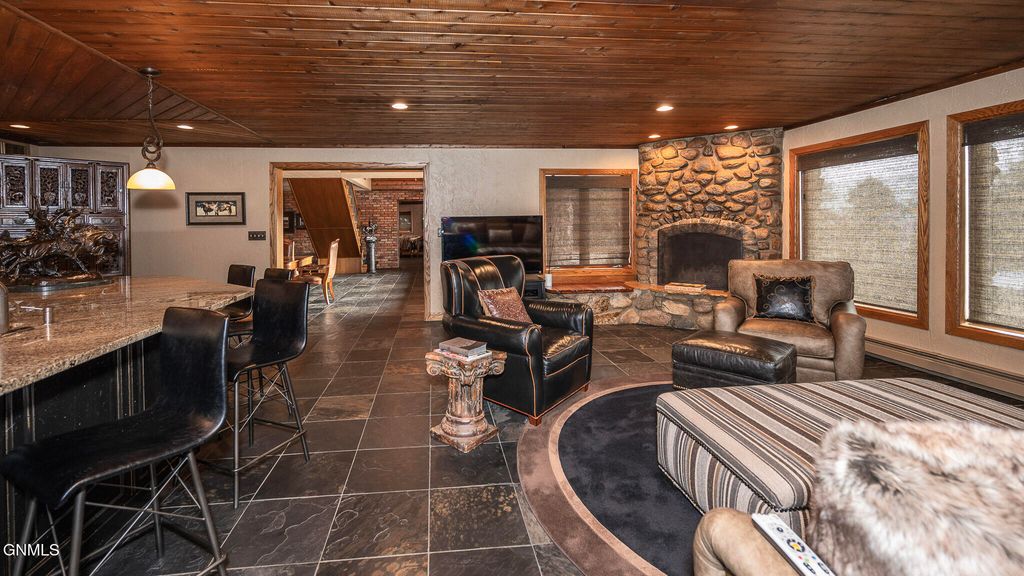 10000 76th Avenue SE, Bismarck, ND 58504 photo 9