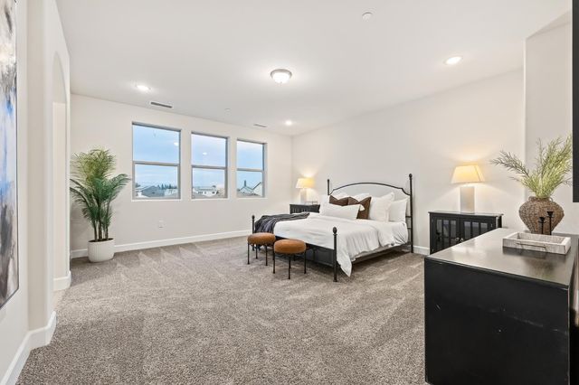 7184 W Holland Avenue, Fresno, CA 93723