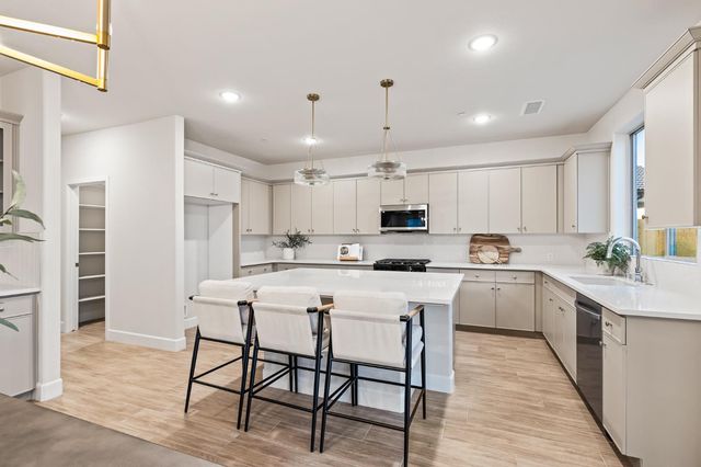 7184 W Holland Avenue, Fresno, CA 93723