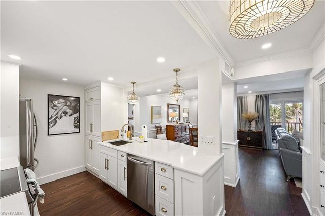 555 Park Shore DR B408, Naples, FL 34103