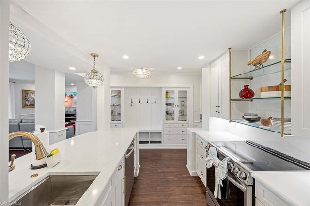 555 Park Shore DR B408, Naples, FL 34103