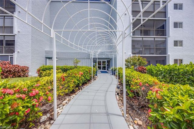 555 Park Shore DR B408, Naples, FL 34103