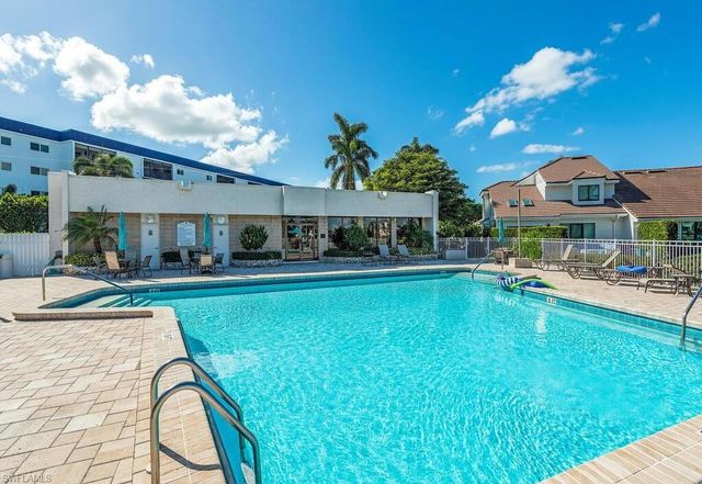 555 Park Shore DR B408, Naples, FL 34103