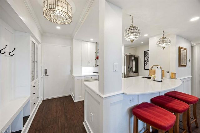 555 Park Shore DR B408, Naples, FL 34103