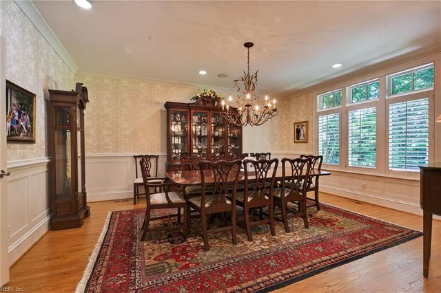 701 Crystal LN, Virginia Beach, VA 23451
