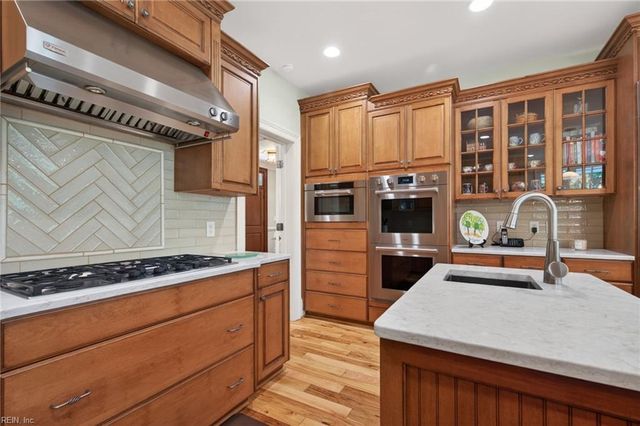 701 Crystal LN, Virginia Beach, VA 23451