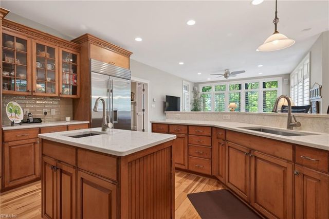 701 Crystal LN, Virginia Beach, VA 23451