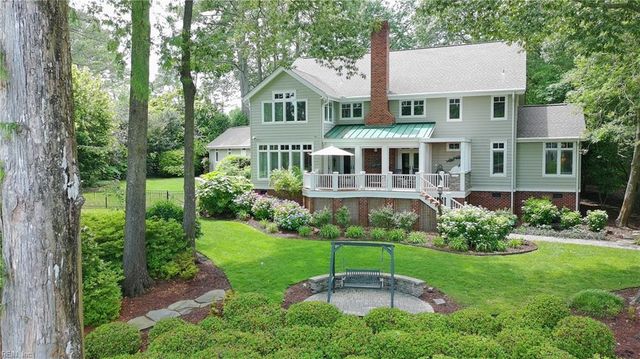 701 Crystal LN, Virginia Beach, VA 23451