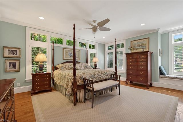 701 Crystal LN, Virginia Beach, VA 23451